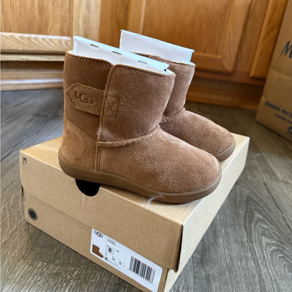 UGG Toddler Girl Brown Keelan Boots - Picture 9 of 9